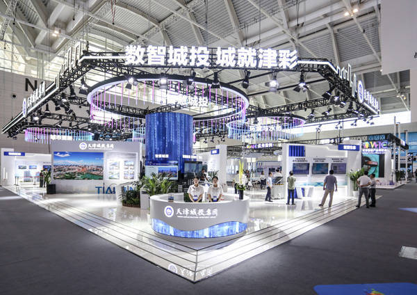 数智城投,津彩共赢展区的主题为"数智城投 城就
