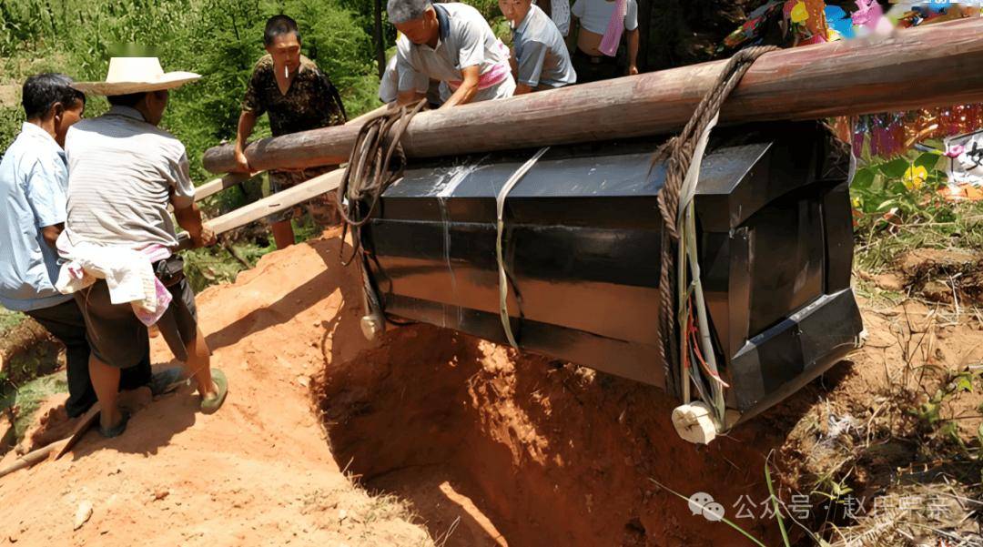 农村下葬3大忌:棺抬不动,动土有蛇,还有一个你知道吗?