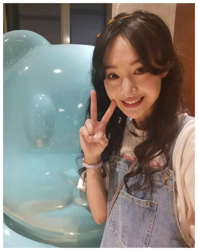 张恒再锤郑爽说谎：一直想弃养，与前男友接吻，1.6亿片酬是真的