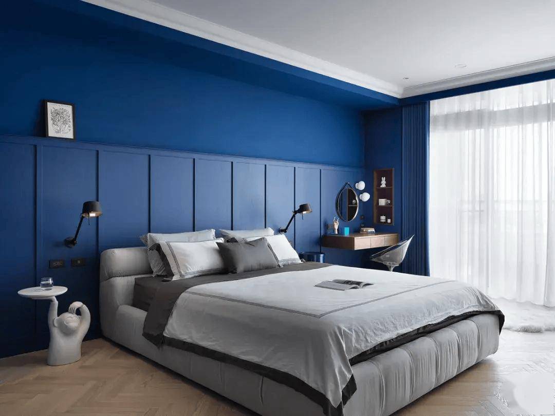 主卧装修进行了一些精心的改动,以提升空间的舒适度和视觉效果