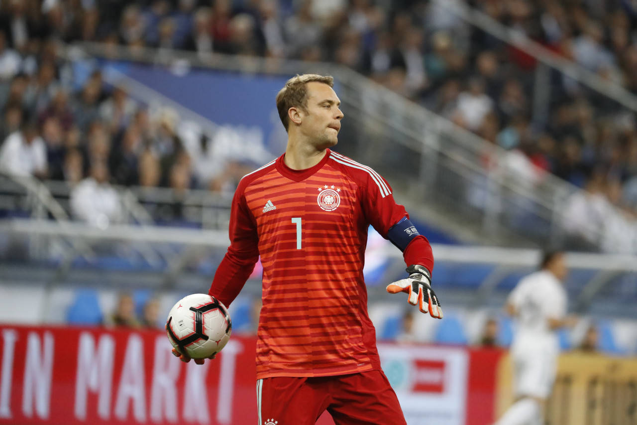 18次!诺伊尔登顶欧洲杯门将出场榜,布冯17次,范德萨16次