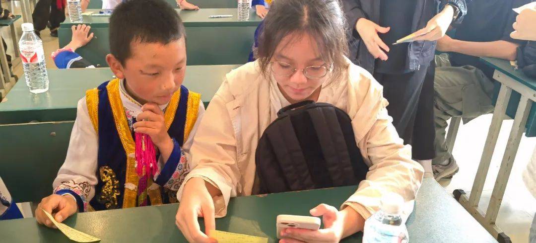 澳门陈瑞祺永援中学到玉龙县九河乡中学开展交流活动