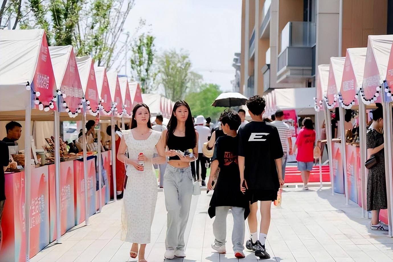 中国环境网站 :白小姐精准免费四肖-城市：“无锡城市风景油画展”亮相法国巴黎  第3张