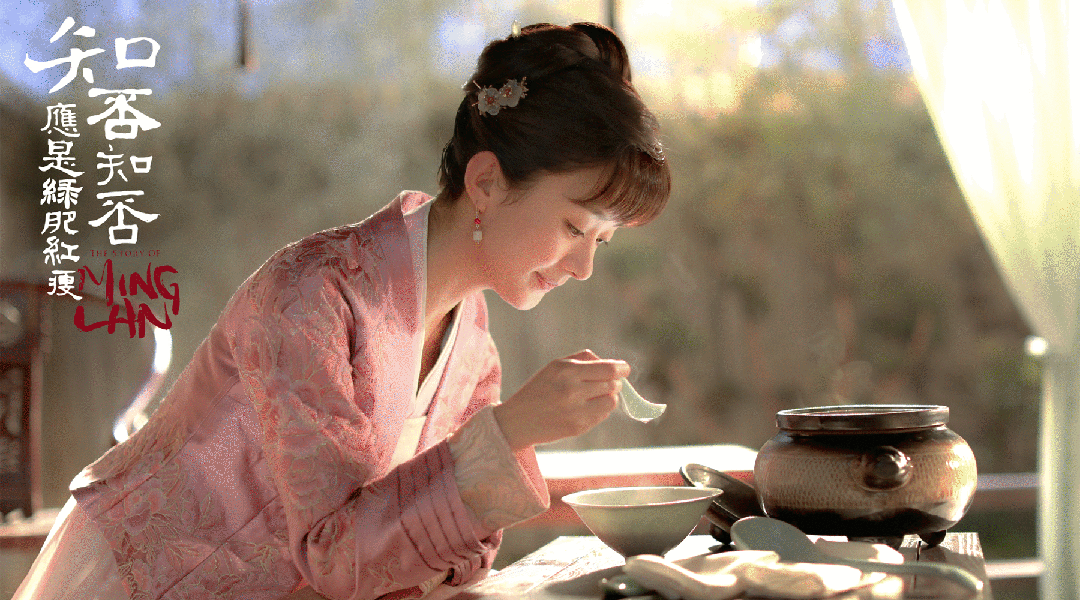 离婚3年,赵丽颖没去戛纳出风头,独自带5岁儿子看熊猫