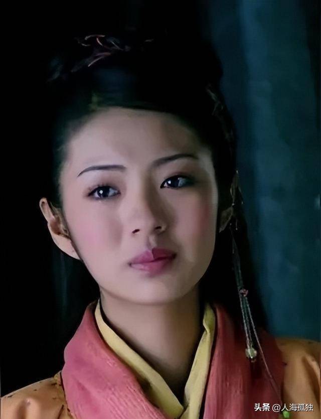 43岁安以轩近照曝光,镜头下身材发福,膀大腰圆,满脸富态像"