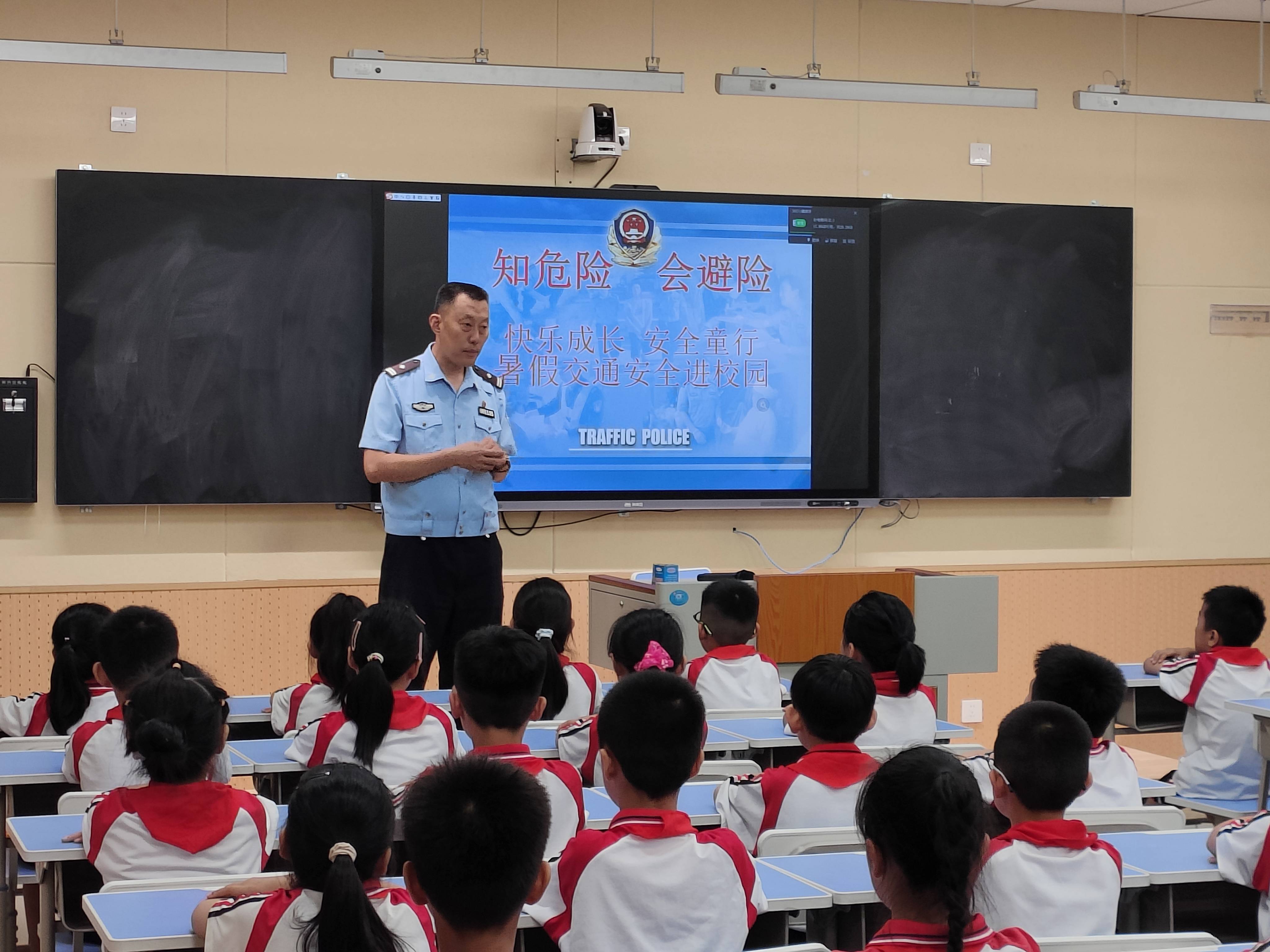 东平交警图片