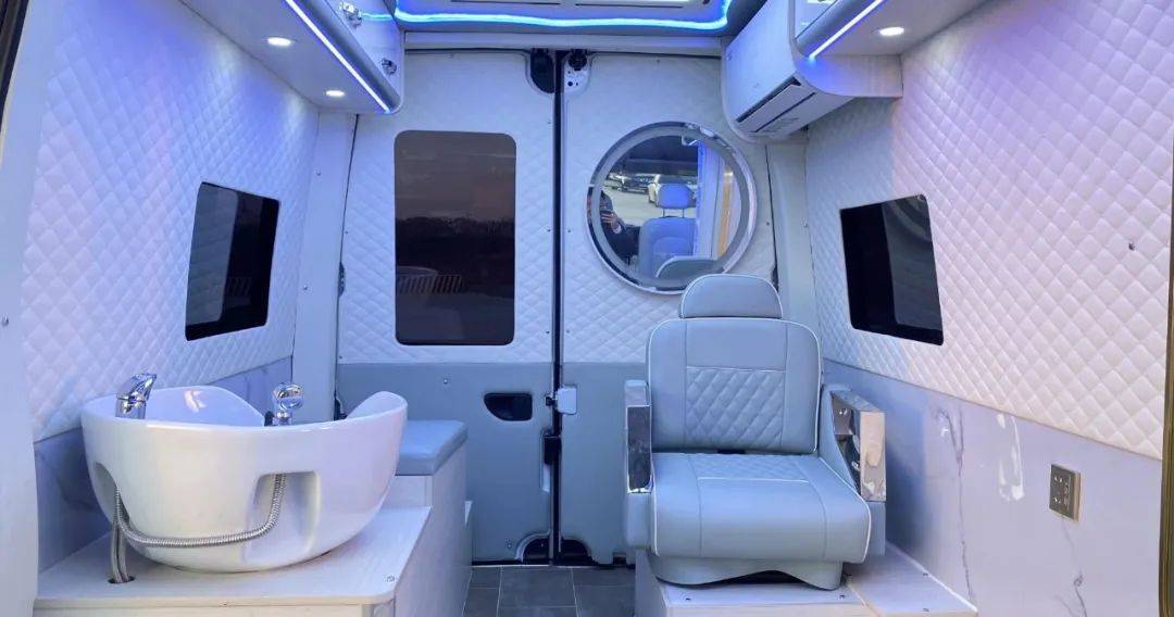 美发房车齐聚一堂,带上梦想一起去远方!