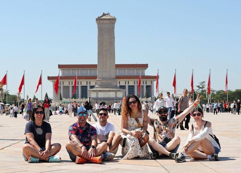   半金融|“城市不城市？”走红！144小时免签政策允许外国人作为网络名人来中国旅游。