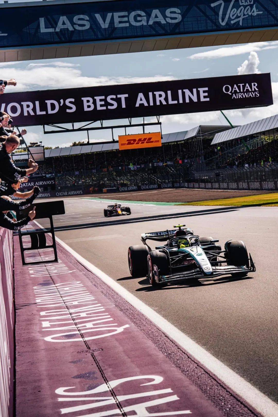 f1英国站正赛:汉密尔顿打破两年半冠军荒主场夺冠 维斯塔潘,诺里斯分