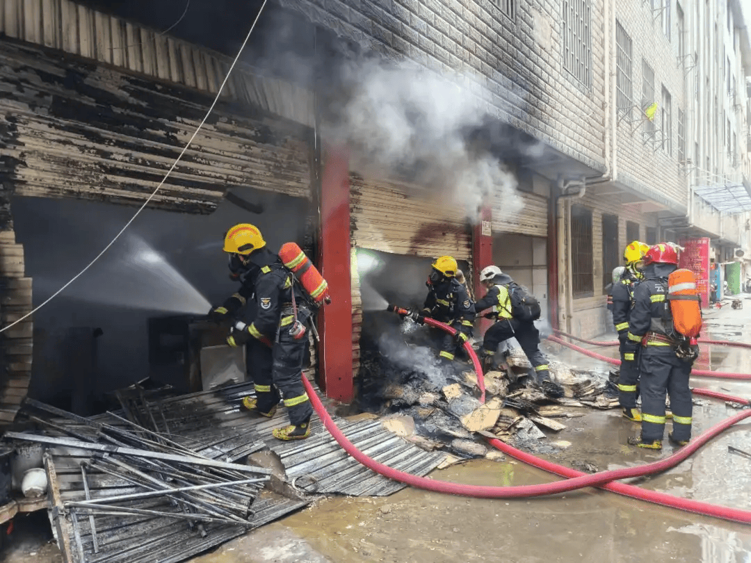 报警人:"好大的火呦,速效救心丸都吃了一瓶!