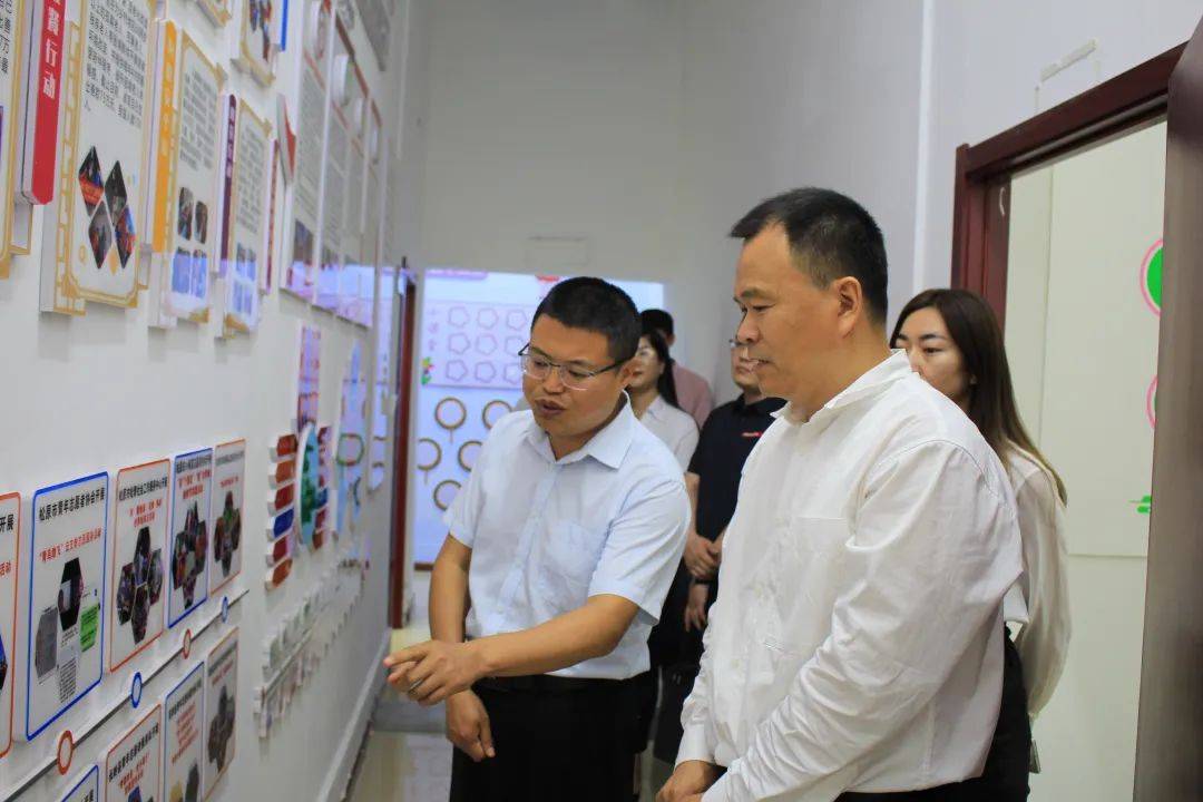 活动结束后,任志勇一行还来到团市委机关,松原市松青社工服务中心