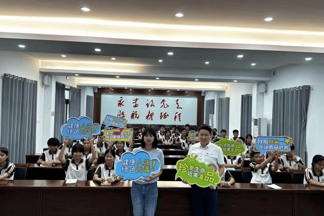 仁尊律师事务所组织律师深入陆丰市东海镇主要街道商铺开展禁毒宣传