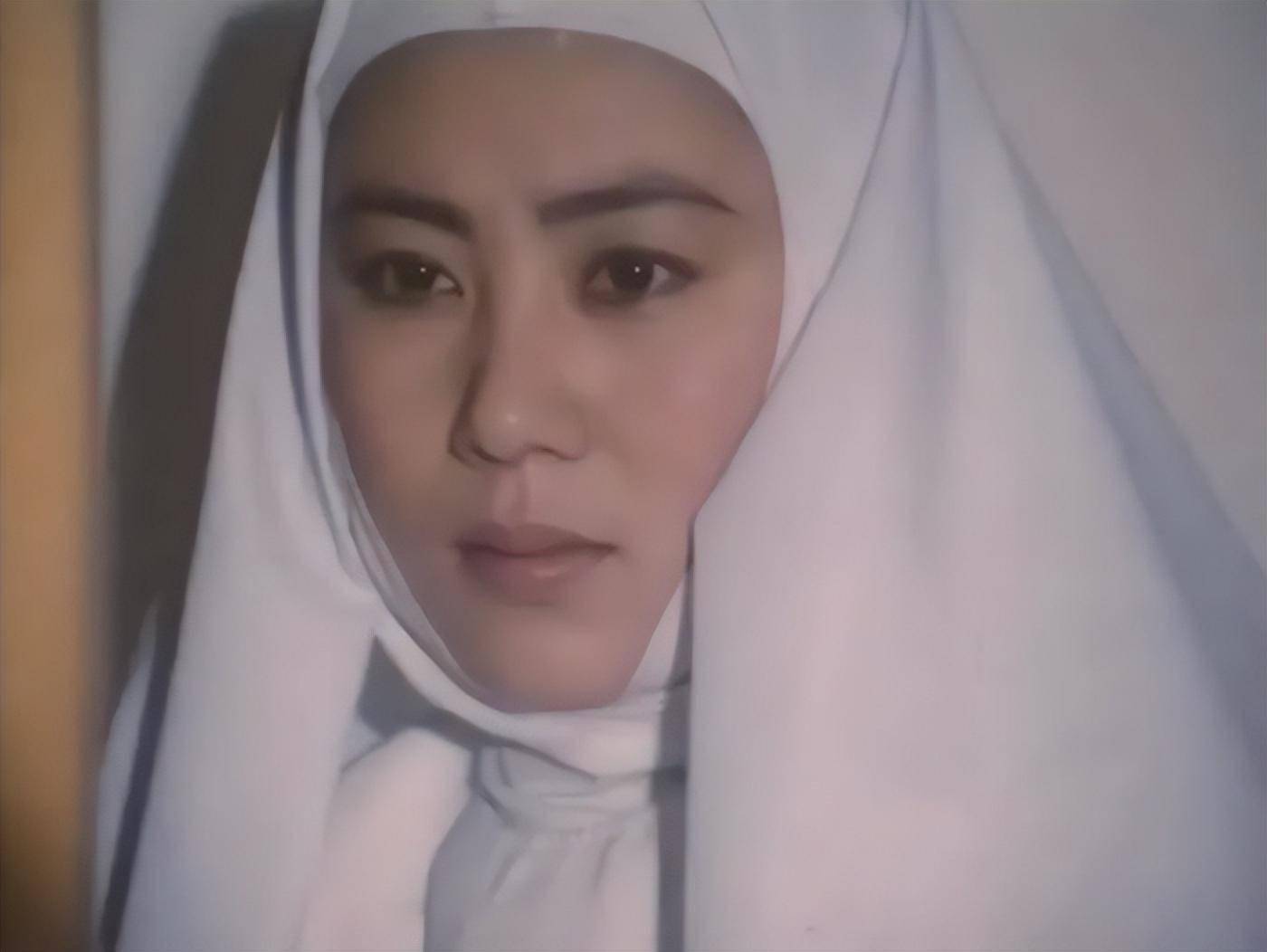 《诱捕之后》中的修女形象她在观众的视线里塑造过不少令人难忘的角色