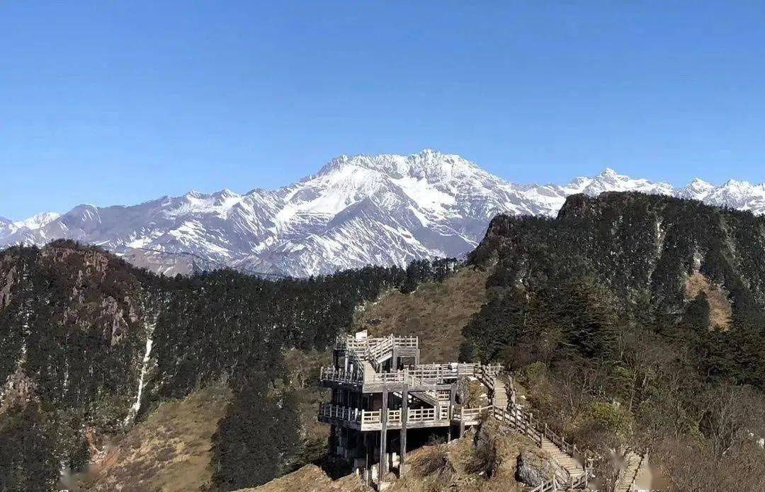 来成都看雪山!