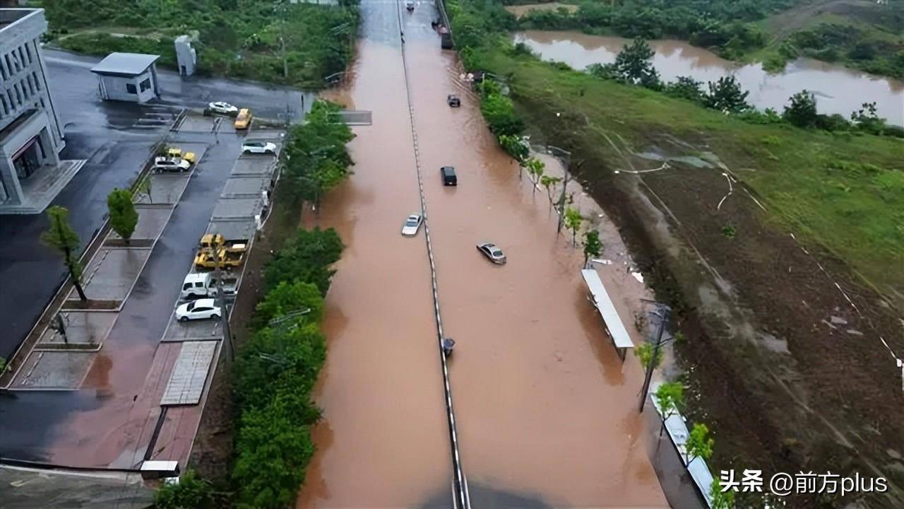 重庆多区县遭遇特大暴雨