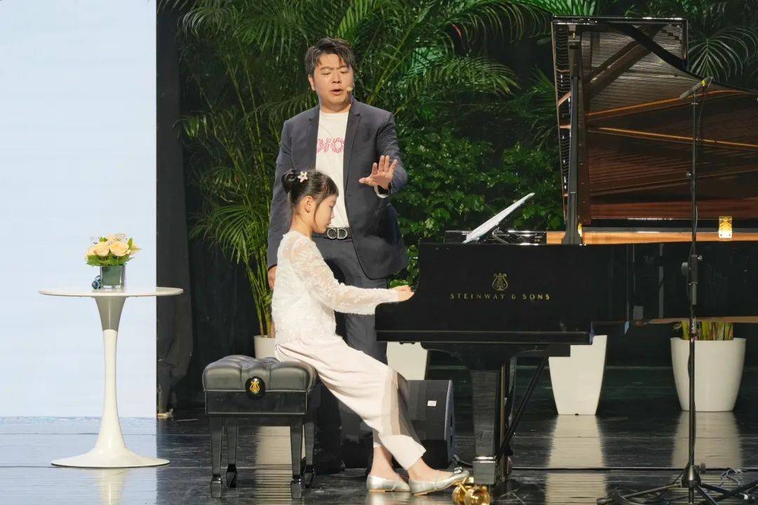 钢琴家郎朗首次亮相北京艺术中心