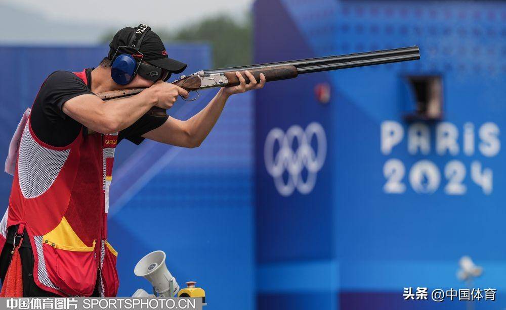 射击运动员于海成在训练中射击运动员齐迎在训练中射击运动员张鑫秋在