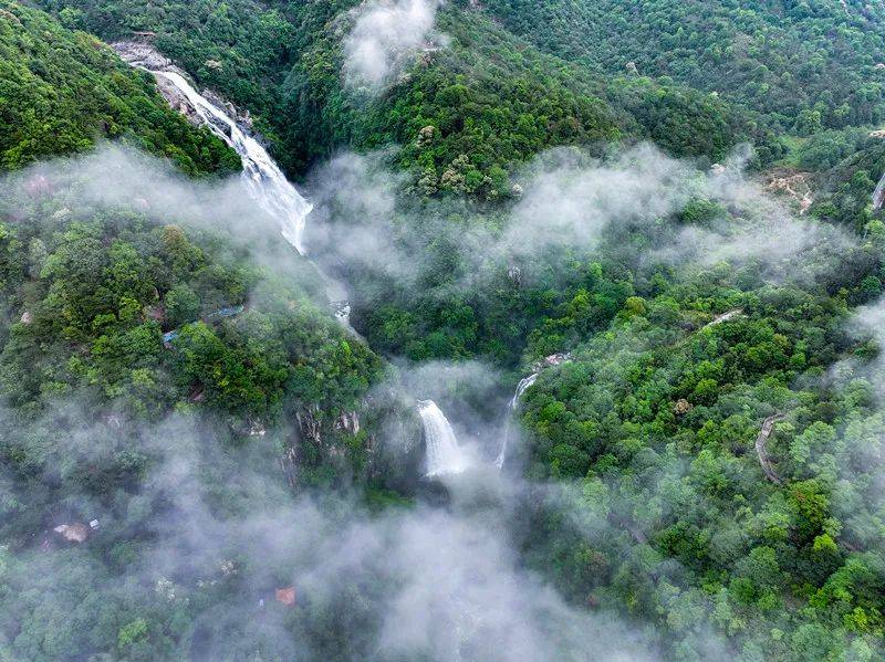 九鲤湖位于仙游县城东北部31公里的钟山镇境内,属于国家水利风景区