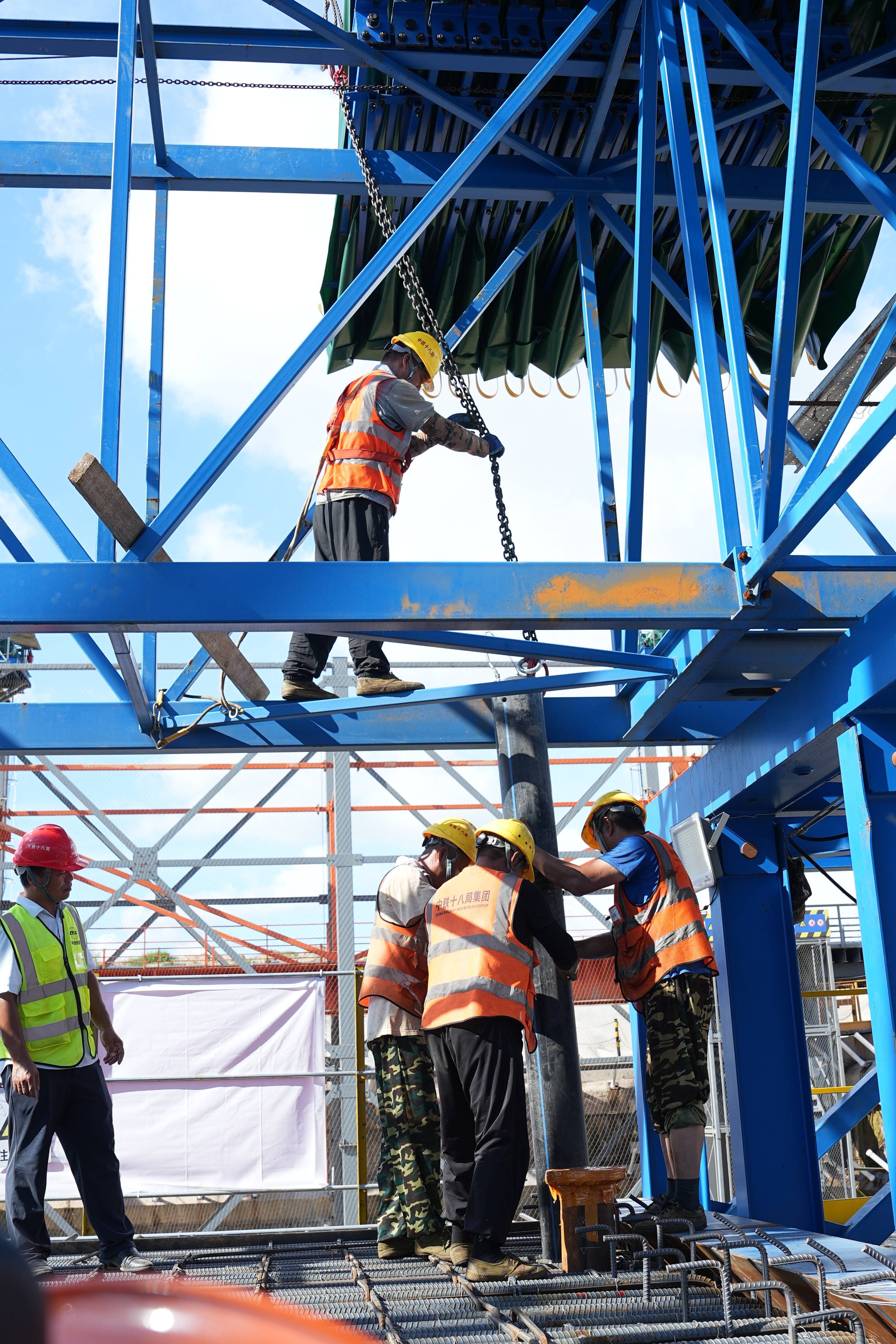 据悉,鱼珠隧道作为广州市"东进南拓"发展战略的重要节点,建成通车后