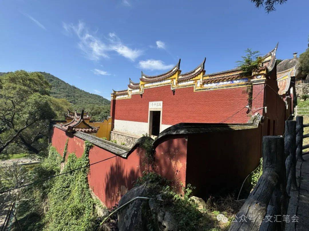 瑞岩山在海口镇牛宅村,距福清市中心大约十公里,山上的瑞岩寺始建于
