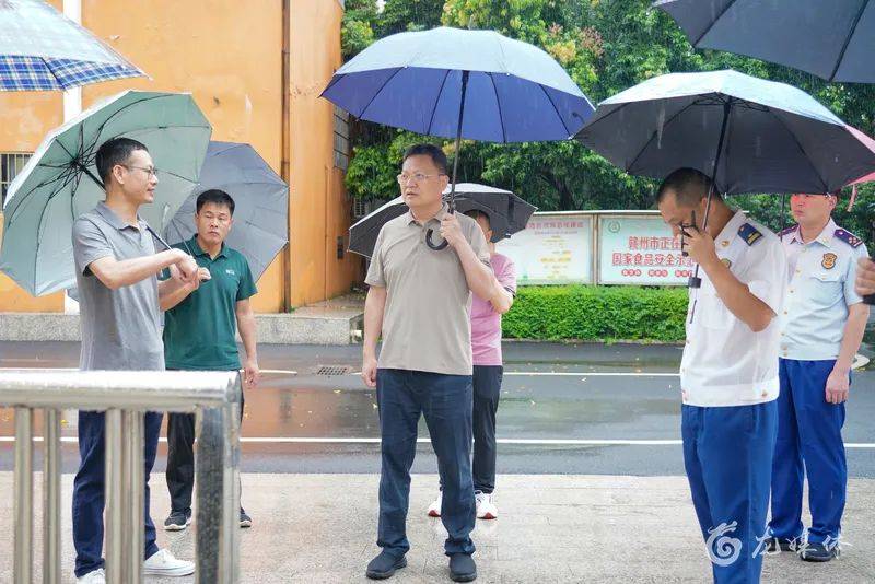 龙南经开区党工委副书记,龙南市委副书记,市长彭江闽深入实验中学