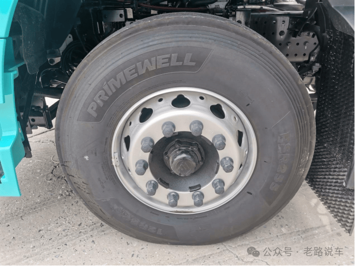 这个颜色的欧曼gtl星翼版lng牵引车你见过吗?