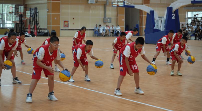 自治区第二十届中学生校园篮球联赛在库尔勒市开赛