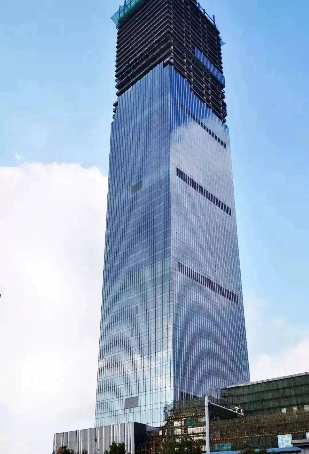 当时扬州金奥中心规划打造约150万㎡大型综合体,包括扬州金奥万豪酒店