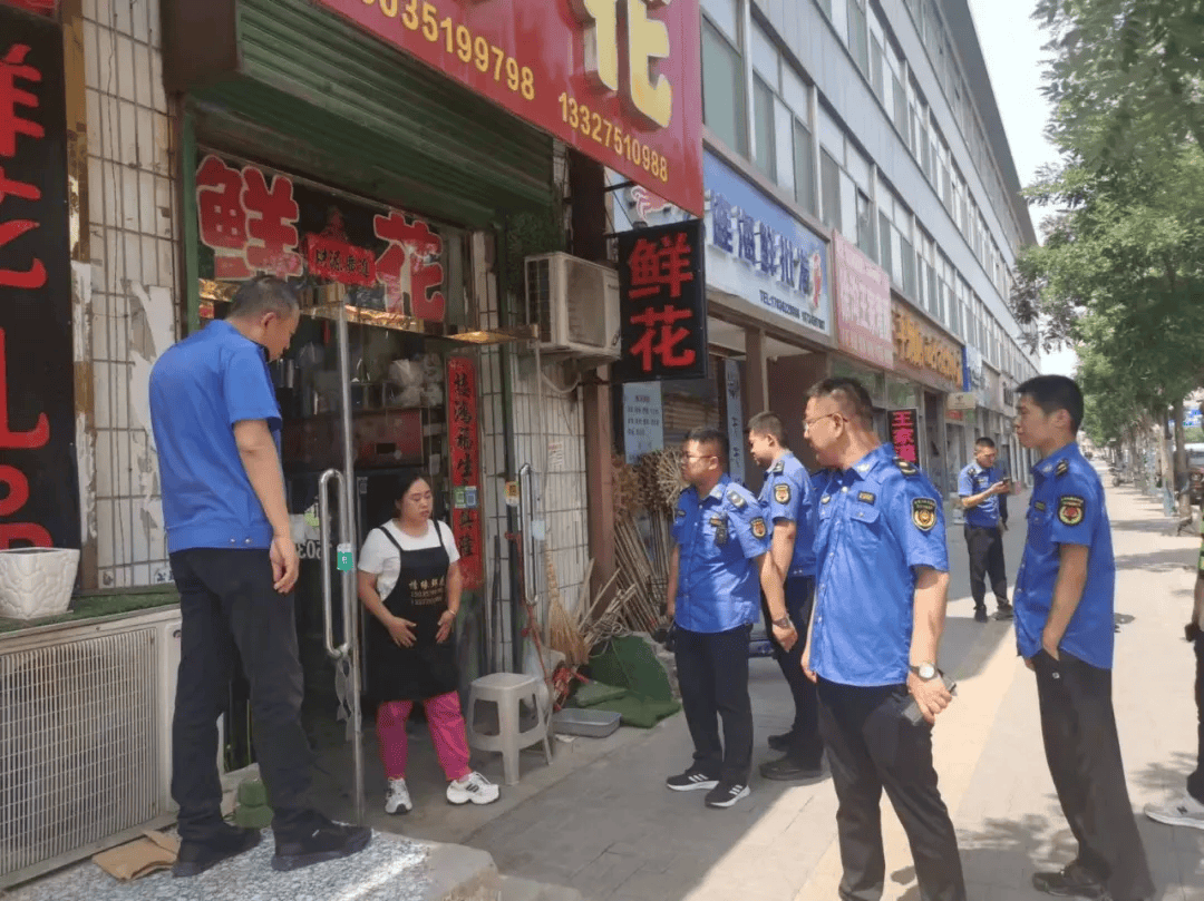清徐徐沟镇天禄东西大街执法清理现场