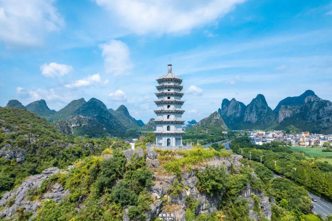 绿涛·悦景台占据秀峰区不可多得的景观资源,近享千亩荷塘湿地公园