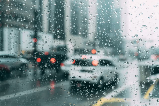 正在下雨的照片 真实图片