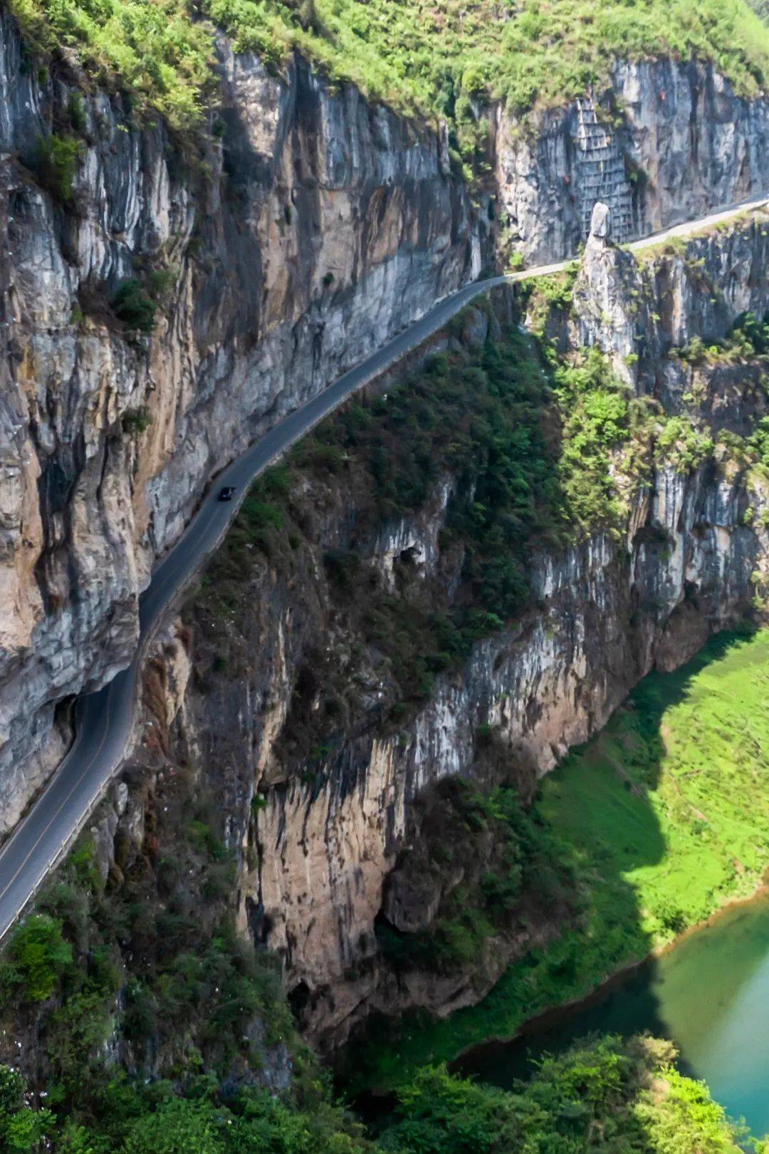 毕节挂壁公路图片