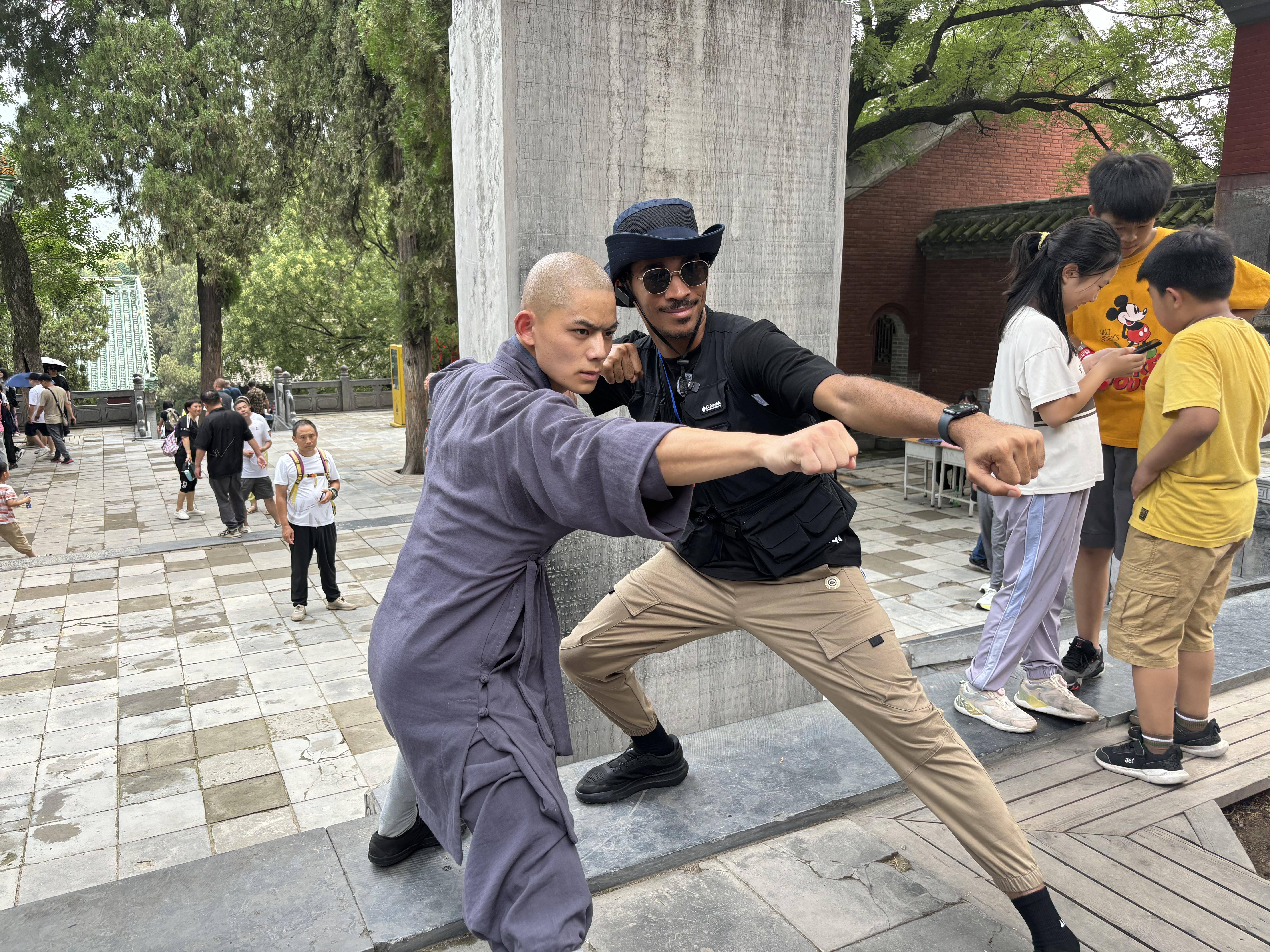 global talk丨当海外大v遇上世界"顶流"少林功夫_中国_文化_武术