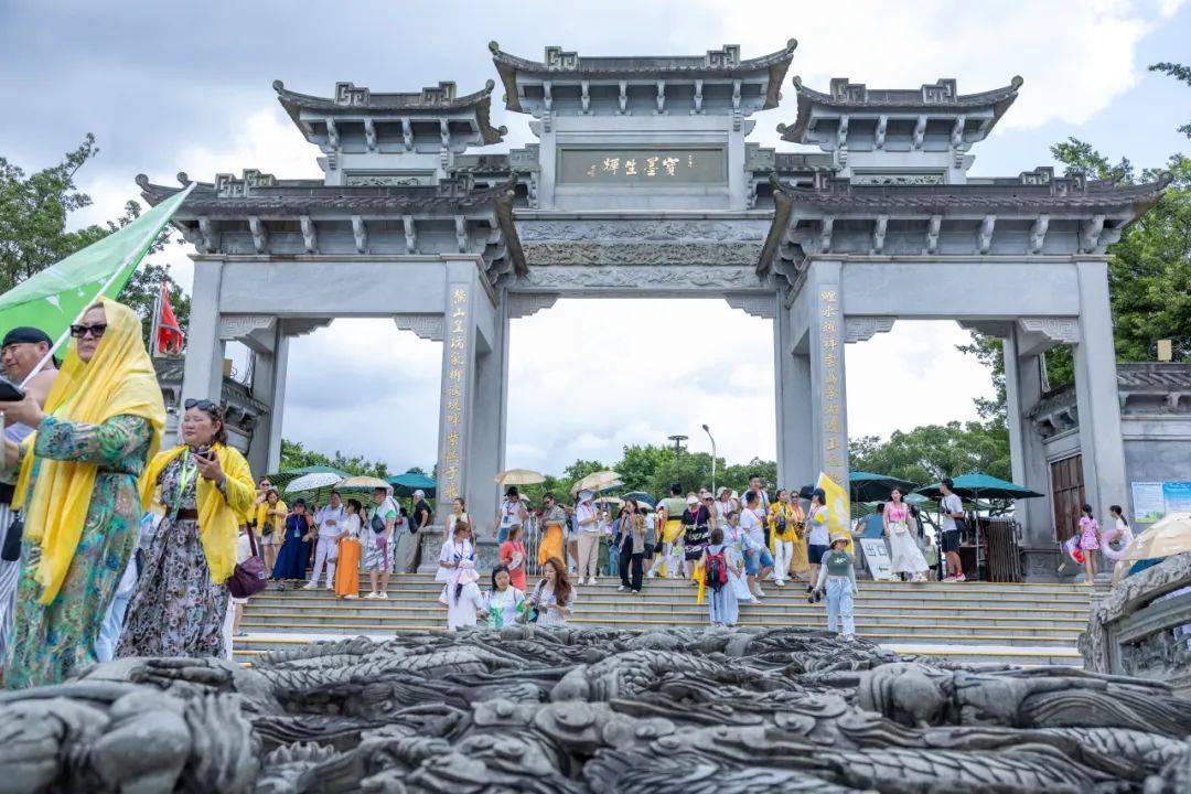 这些"city"的元素番禺一向是外国游客到广州游览的必经之地,名胜古迹