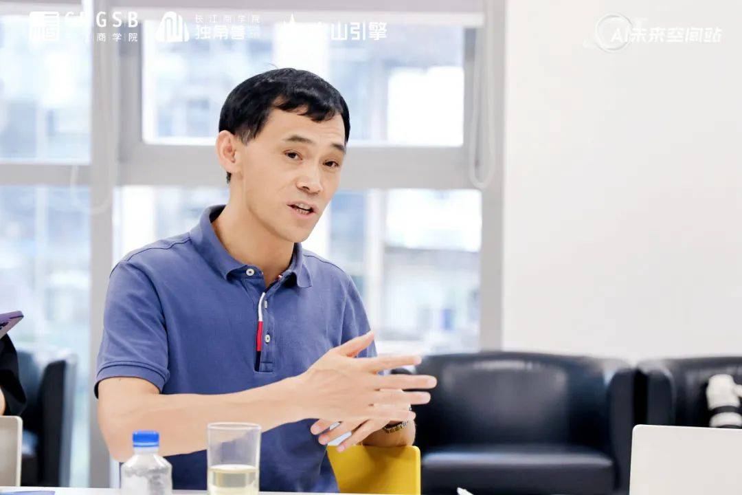 长江商学院"ai未来创新空间站"班同学走进班长,语言桥集团董事长
