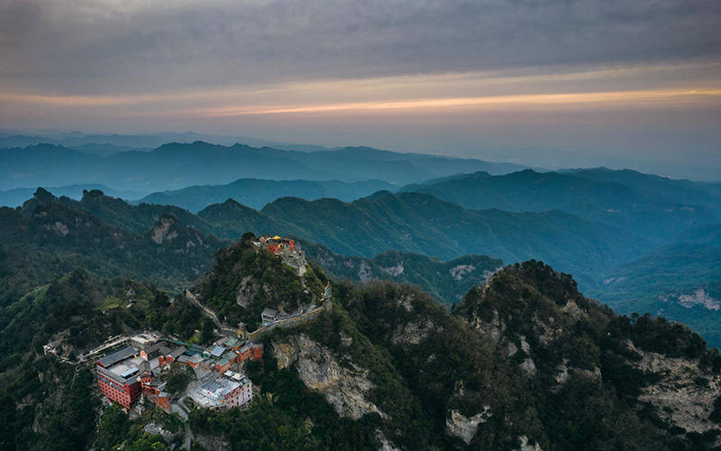 武当山荣膺湖北省十大夏季避暑目的地_活动_宁静_旅游
