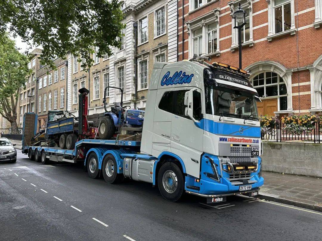 【卡车】实拍英国运输公司collins的volvo fh5 拖车