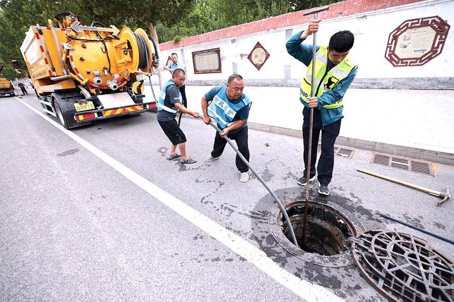 聊城市市政工程管理服务中心排水管理科已提前疏通管道和窨井,在重点