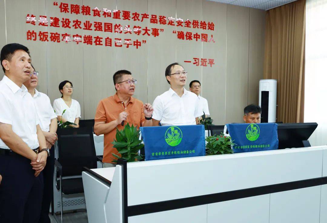 王亚联来到富滩工业园走进该公司,与企业负责人深入