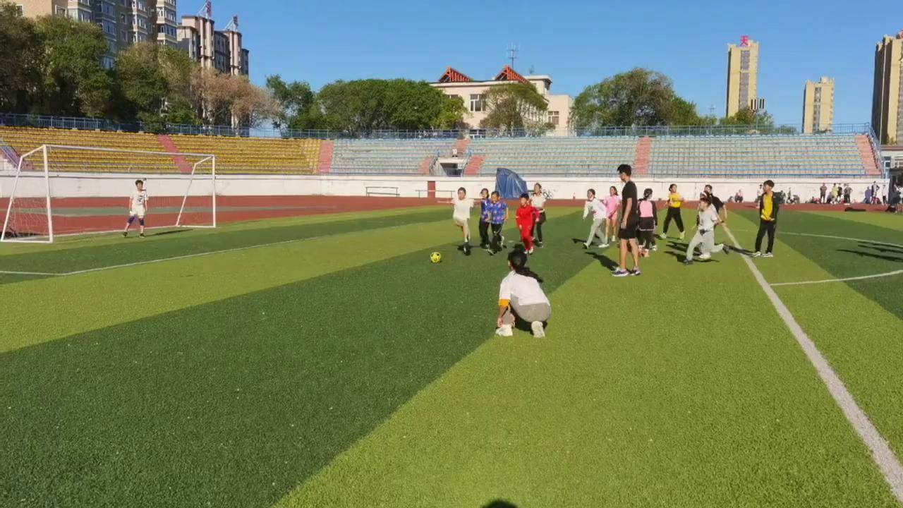 足球热身准备活动视频（足球热身准备活动视频讲解） 足球热身预备
活动

视频（足球热身预备
活动

视频讲授

）《足球专项热身准备活动》 足球资讯