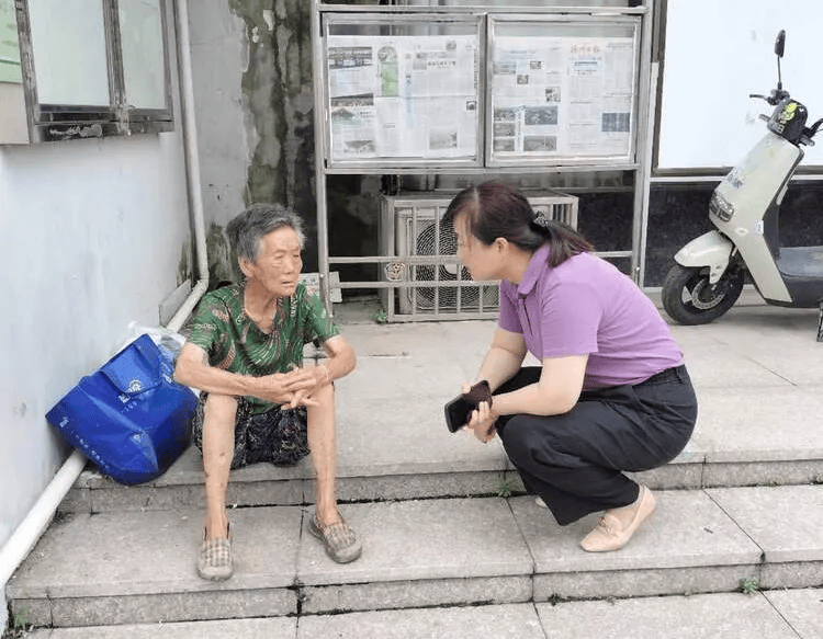 宝应白田李书记发现…_老人_社区_家人