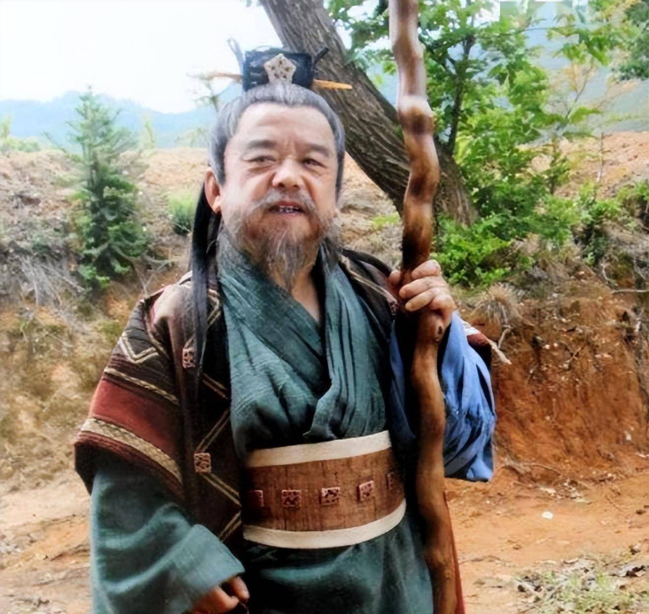 "中国第一矮星"陈三木:北漂10年,身高1.28,4婚老婆貌美如花