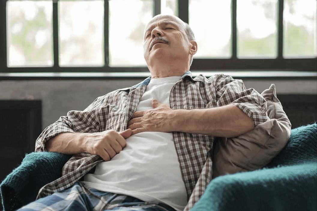 天气炎热,医生:患心脏病的老年人不想心梗频发,要注意这几件事_患者