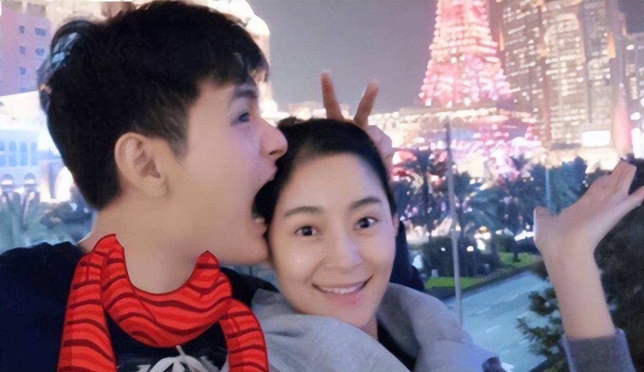 王雨:因为长得太帅,老婆倒追五年才得手,婚后两人的