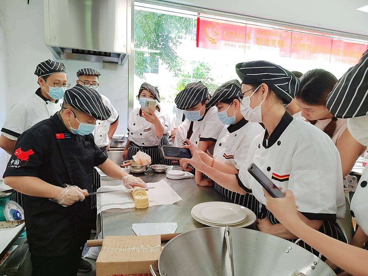 光明街道西式面点师技能培训考证班开课