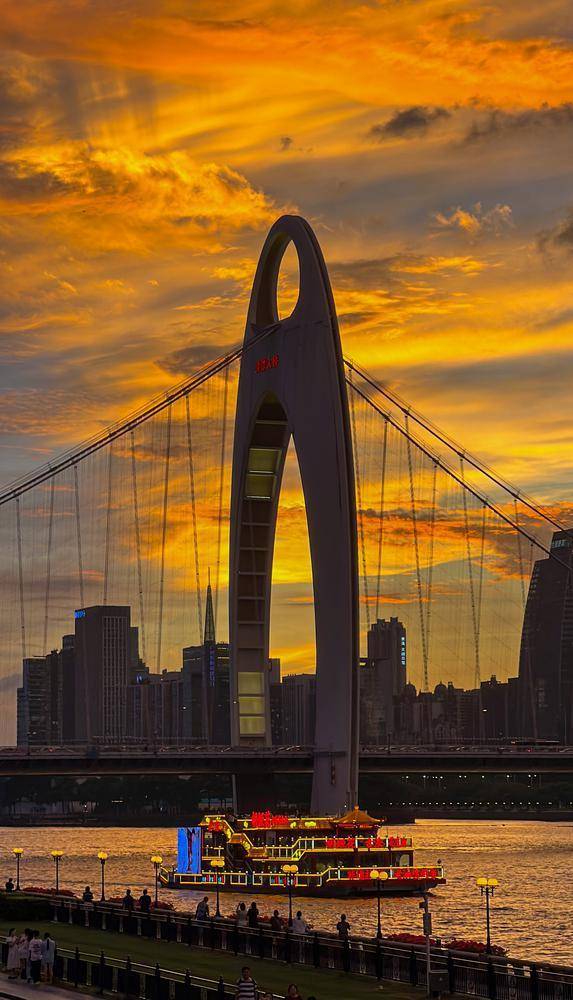 广州再现绝美红霞!如漫天飞火,热烈而浪漫_晚霞_梁怿韬_市民