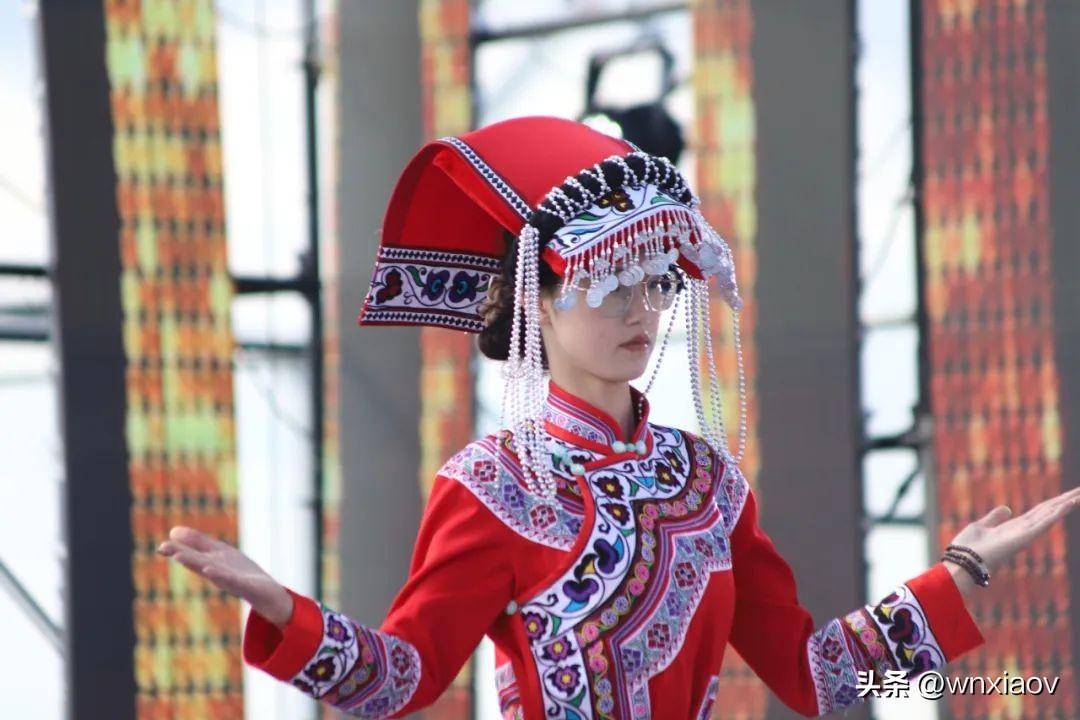 毕节火把节第二站在威宁县雪山镇灼甫草场开幕