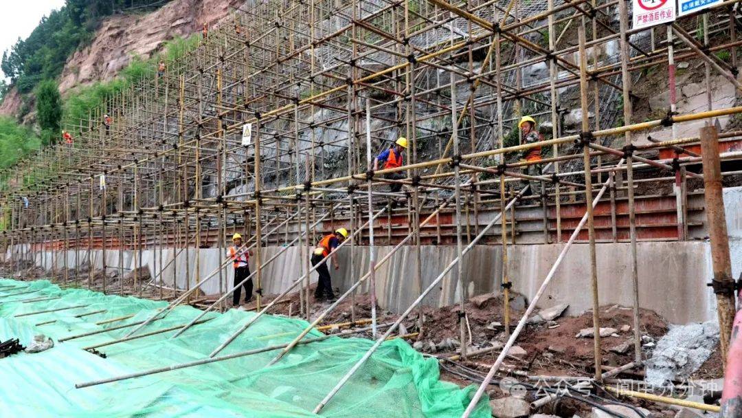 投资1600万元 ,阆中滨江南路危岩治理项目稳步推进_进行_山体_格构