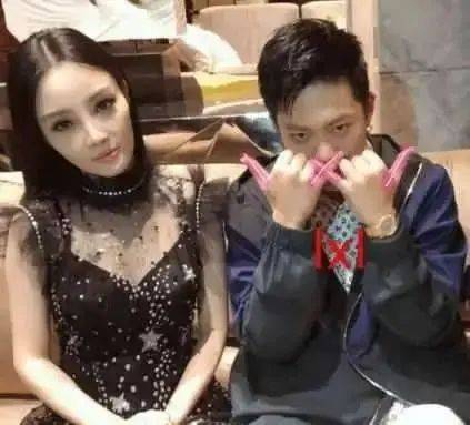 太刚了,贾乃亮辟谣复合,藏着他对李小璐的态度