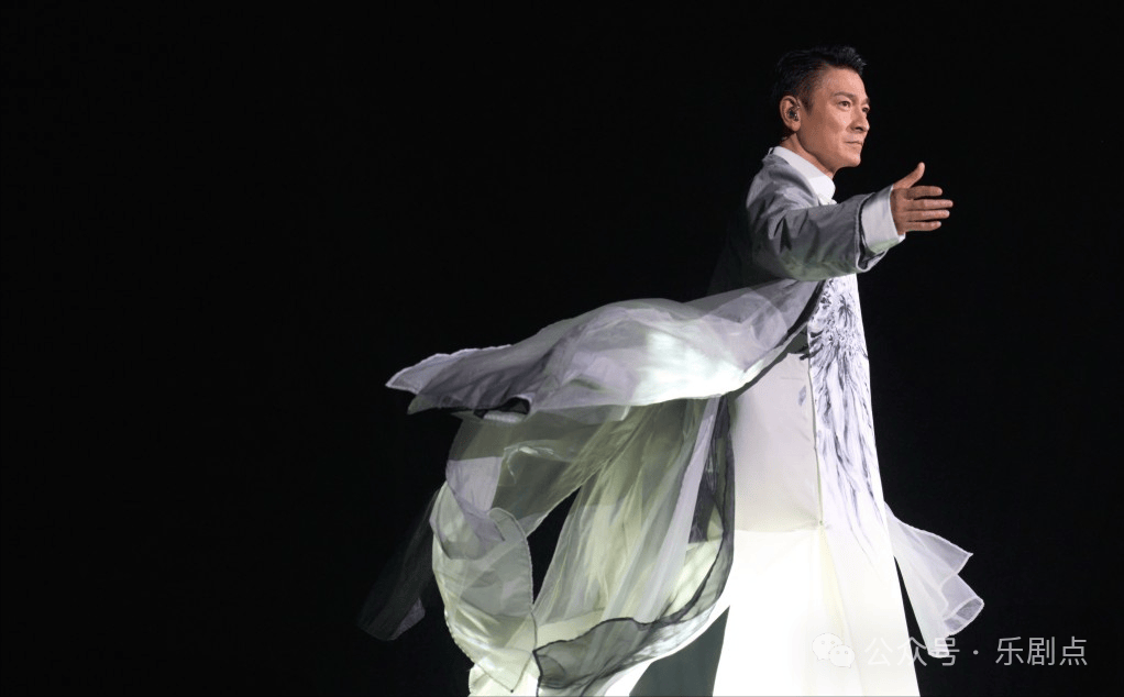 刘德华演唱会再爆意外!升降台出故障被压碎,网友炮轰主办单位